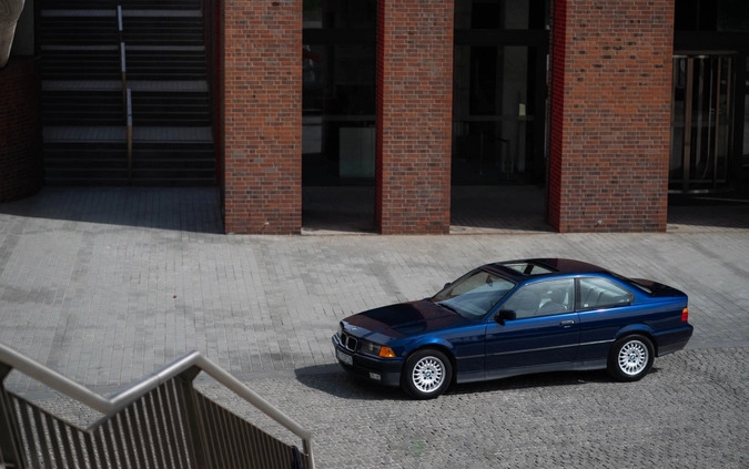 BMW Seria 3 cena 27500 przebieg: 155000, rok produkcji 1993 z Warszawa małe 497